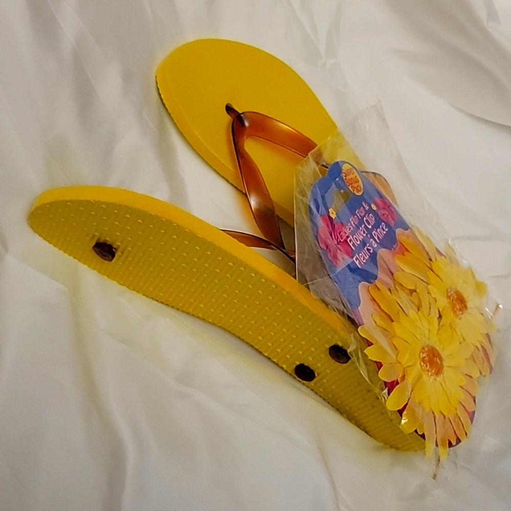 Yellow flip flops , w/ clip on flowers , size 11
